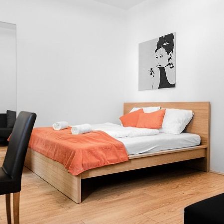 Delightful 2Br Shared Apartment - Ideal For Longstays Wien Eksteriør billede