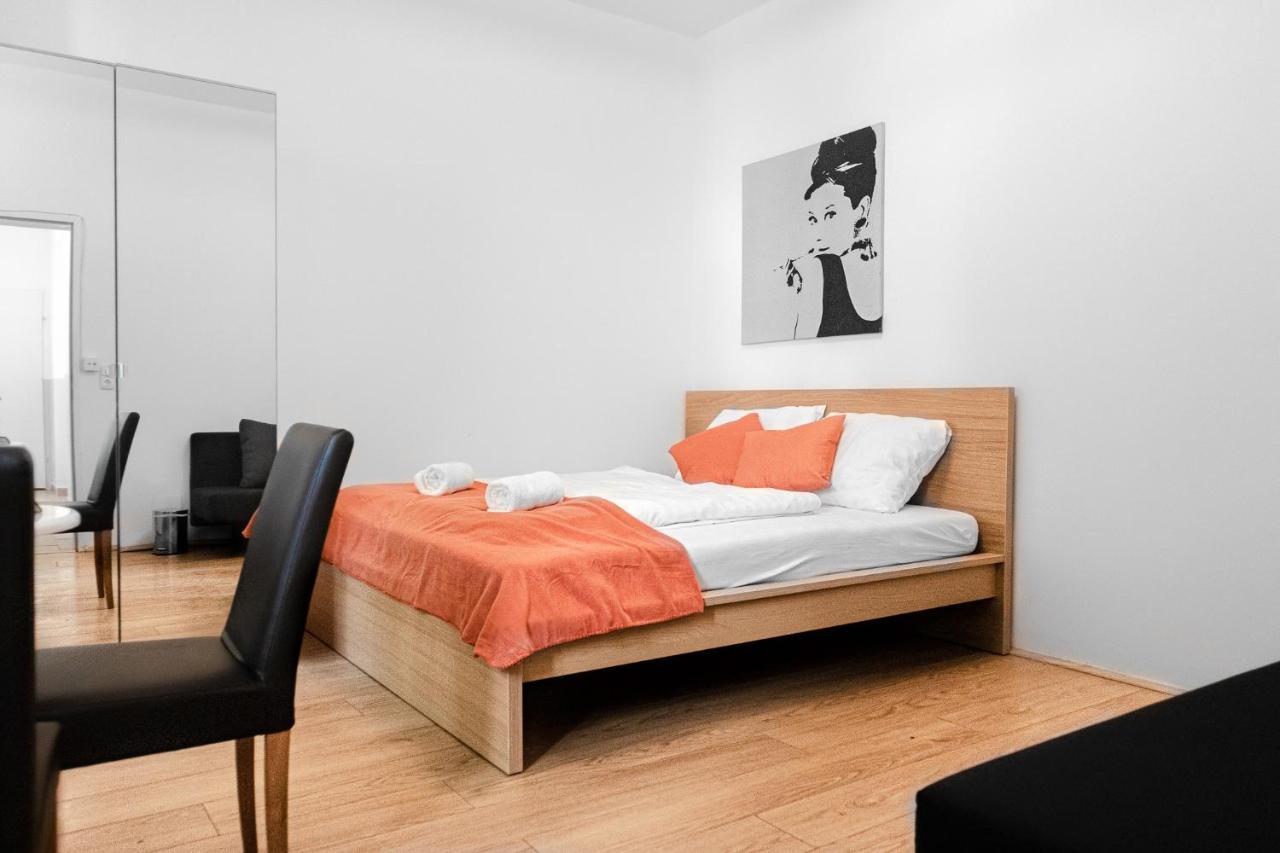 Delightful 2Br Shared Apartment - Ideal For Longstays Wien Eksteriør billede