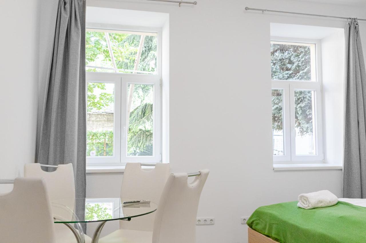 Delightful 2Br Shared Apartment - Ideal For Longstays Wien Eksteriør billede